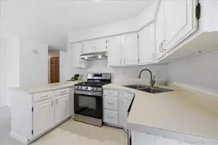 1717 S 5th Pl, Saint Charles, IL 60174 - Photo 8