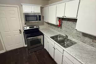 263 N Wildwood Ave, Kankakee, IL 60901 - Photo 2