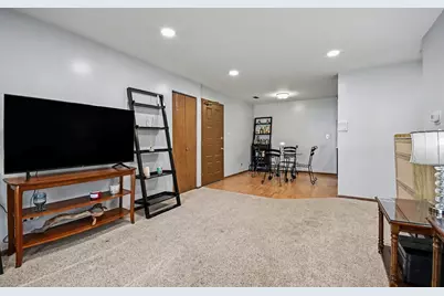 1484 Stonebridge Circle #B6, Wheaton, IL 60189 - Photo 8