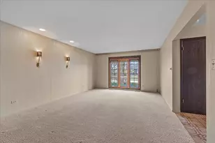 4319 Phyllis Dr, Northbrook, IL 60062 - Photo 4