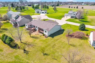 109 E Lake Ct, Atlanta, IL 61723 - Photo 36