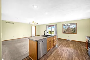 109 E Lake Ct, Atlanta, IL 61723 - Photo 12