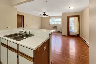 1524 W Sand Bar Ct, Round Lake, IL 60073 - Photo 8