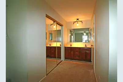 1017 Mayfair Drive, Libertyville, IL 60048 - Photo 16