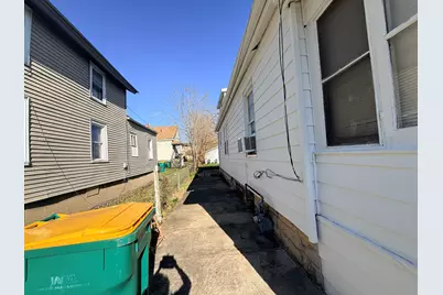 106 S Joliet Street W, Joliet, IL 60436 - Photo 12