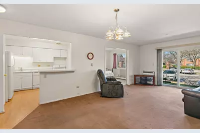 2415 S Goebbert Road #105, Arlington Heights, IL 60005 - Photo 4