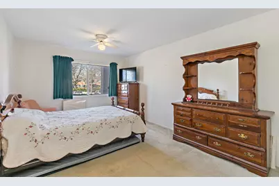 2415 S Goebbert Road #105, Arlington Heights, IL 60005 - Photo 8