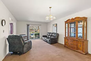 2415 S Goebbert Rd, Arlington Heights, IL 60005 - Photo 2