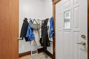 2224 41st St, Rock Island, IL 61201 - Photo 4