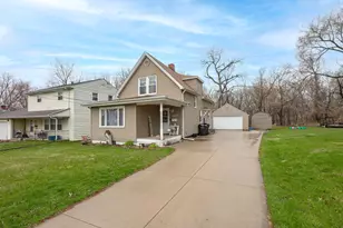 2224 41st St, Rock Island, IL 61201 - Photo 2