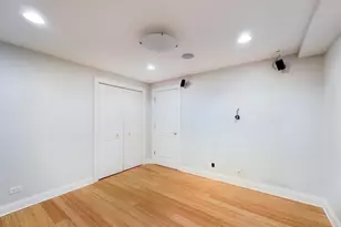 632 W Barry Ave, Chicago, IL 60657 - Photo 8