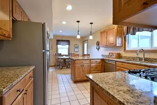 37W208 Olwin Dr, Elgin, IL 60124 - Photo 12