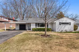 933 N Midlothian Rd, Mundelein, IL 60060 - Photo 1
