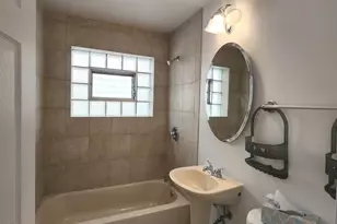 8847 La Crosse Ave, Skokie, IL 60077 - Photo 10