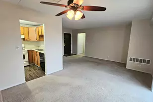 1460 Fairlane Dr, Schaumburg, IL 60193 - Photo 4