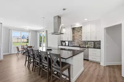 6900 Grover Station, Bettendorf, IA 52722 - Photo 8