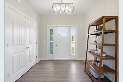 6900 Grover Station, Bettendorf, IA 52722 - Photo 4