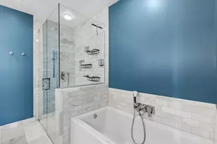 525 W Superior St, Chicago, IL 60654 - Photo 16