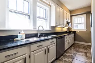 489 Division St, Elgin, IL 60120 - Photo 16