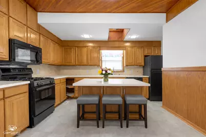 878 S Wildwood Avenue, Kankakee, IL 60901 - Photo 6