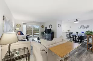 471 Raintree Ct, Glen Ellyn, IL 60137 - Photo 6