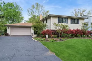 122 Mulberry Rd, Deerfield, IL 60015 - Photo 1