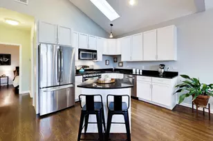 1927 W Belmont Ave, Chicago, IL 60657 - Photo 8