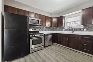815 W 187th St, Glenwood, IL 60425 - Photo 2