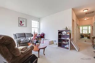 651 S Essington Dr, Round Lake, IL 60073 - Photo 4