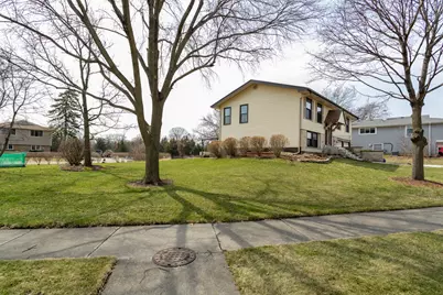 332 Byron Avenue, Bloomingdale, IL 60108 - Photo 2