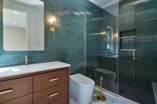 2042 W Berteau Ave, Chicago, IL 60618 - Photo 16