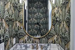 2042 W Berteau Ave, Chicago, IL 60618 - Photo 10