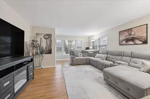 26 S Rohlwing Rd, Palatine, IL 60074 - Photo 4