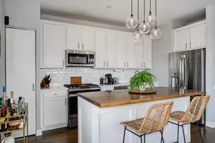 859 W Erie St, Chicago, IL 60642 - Photo 10