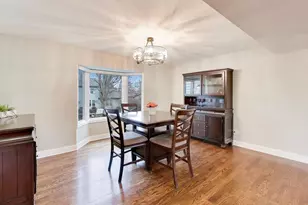 1604 Pleasant Ct, Libertyville, IL 60048 - Photo 6