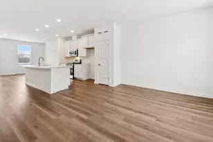 537 Yosemite Wy, Mundelein, IL 60060 - Photo 2