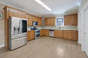 335 W Carriage Ln, Bensenville, IL 60106 - Photo 4