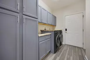 335 W Carriage Ln, Bensenville, IL 60106 - Photo 24