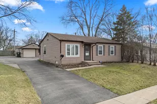 25 McCabe Dr, Streamwood, IL 60107 - Photo 2