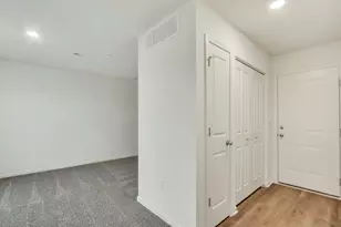 539 Yosemite Wy, Mundelein, IL 60060 - Photo 4