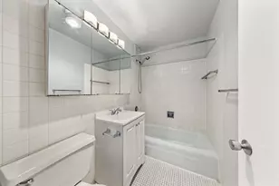 655 W Irving Park Rd, Chicago, IL 60613 - Photo 12