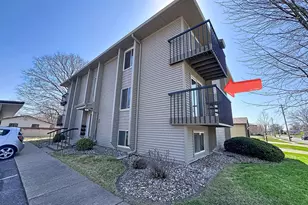 1816 53rd St, Moline, IL 61265 - Photo 2