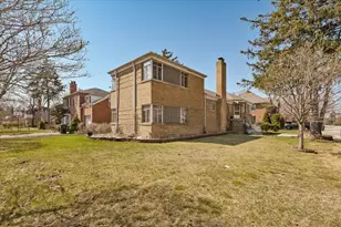 6956 N Kenton Ave, Lincolnwood, IL 60712 - Photo 1