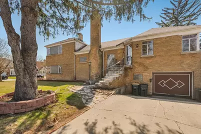 6956 N Kenton Avenue, Lincolnwood, IL 60712 - Photo 2