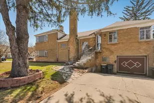 6956 N Kenton Ave, Lincolnwood, IL 60712 - Photo 2