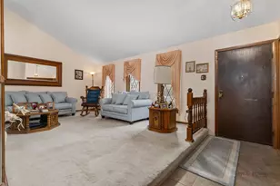 1124 N Anvil Ct, Addison, IL 60101 - Photo 4