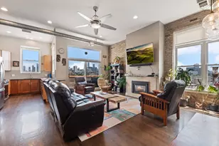 949 N Willard Ct, Chicago, IL 60642 - Photo 2