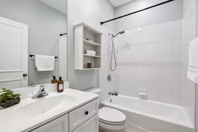 909 W Roscoe Street #2, Chicago, IL 60657 - Photo 18