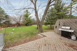 401 S Whispering Hills Dr, Naperville, IL 60540 - Photo 14