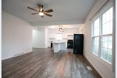 529 E McKenney Street, Dixon, IL 61021 - Photo 10